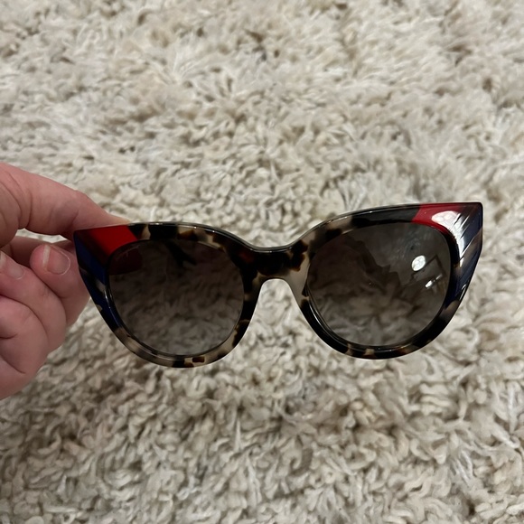 Salvatore Ferragamo sunglasses and case - no scratches and worn under 5 times - Picture 1 of 6